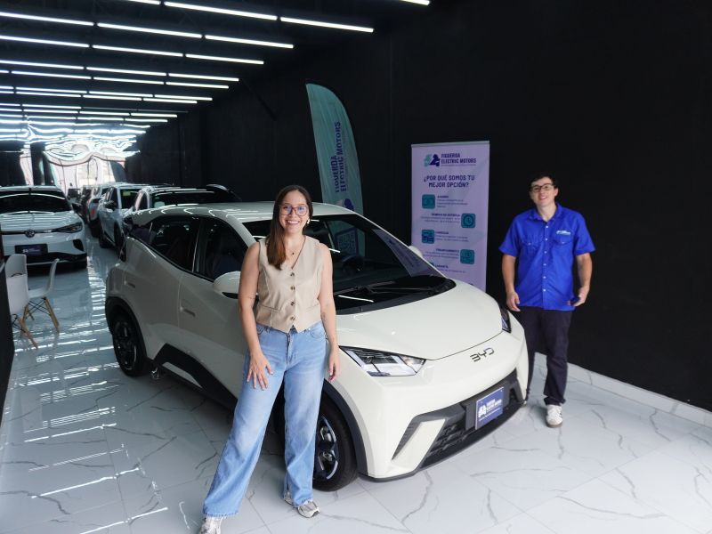 Entrega de BYD Seagull a cliente en Figueroa Electric Motors