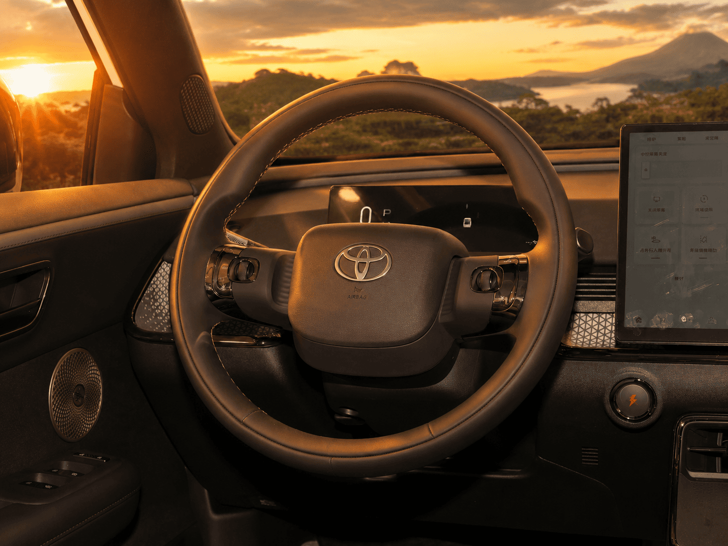 Volante e interior del Toyota bZ3X eléctrico